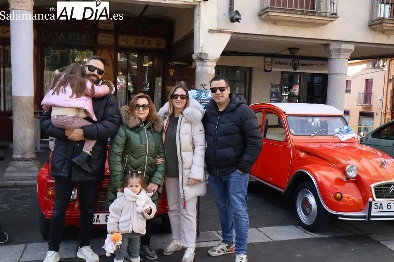 Foto 10 - Alba de Tormes rinde homenaje a las mujeres pioneras en la automoci&oacute;n