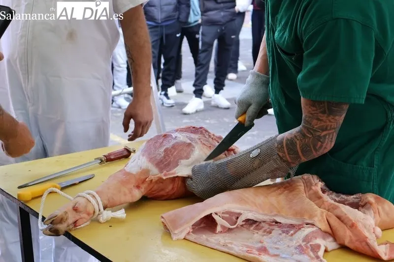 Foto 9 - Gran acogida de la I Matanza T&iacute;pica organizada por 'La Cata Gastrobar'