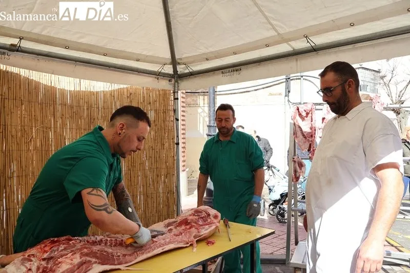 Foto 7 - Gran acogida de la I Matanza T&iacute;pica organizada por 'La Cata Gastrobar'