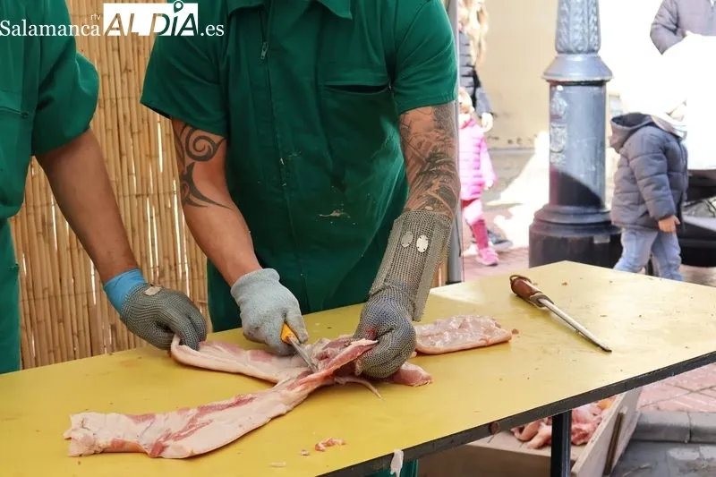Foto 4 - Gran acogida de la I Matanza T&iacute;pica organizada por 'La Cata Gastrobar'