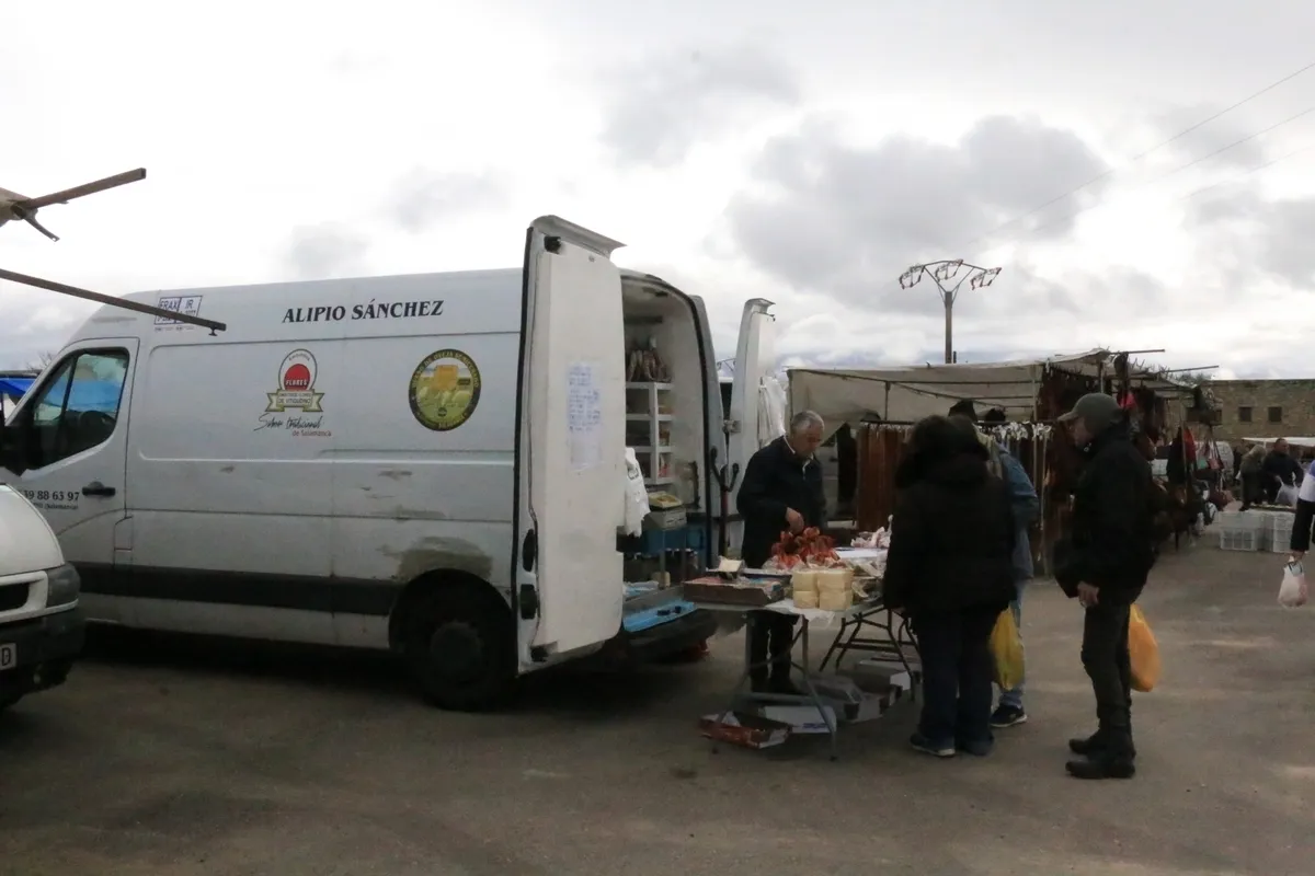 Mercadillo de Trabanca este domingo 2 de febrero / CORRAL