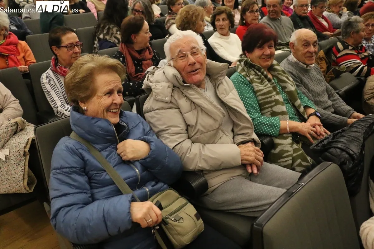 Interpretación de 'El inconveniente' por el grupo Tela Marinera en Vitigudino / CORRAL