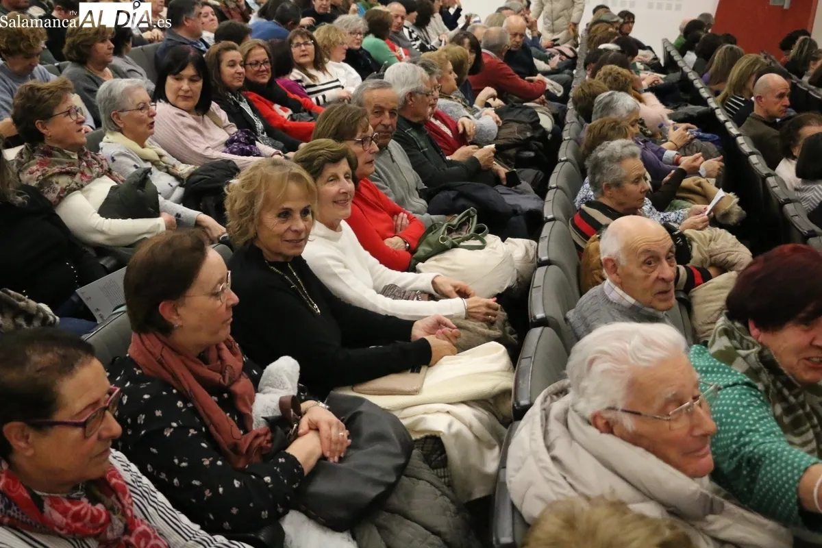 Interpretación de 'El inconveniente' por el grupo Tela Marinera en Vitigudino / CORRAL