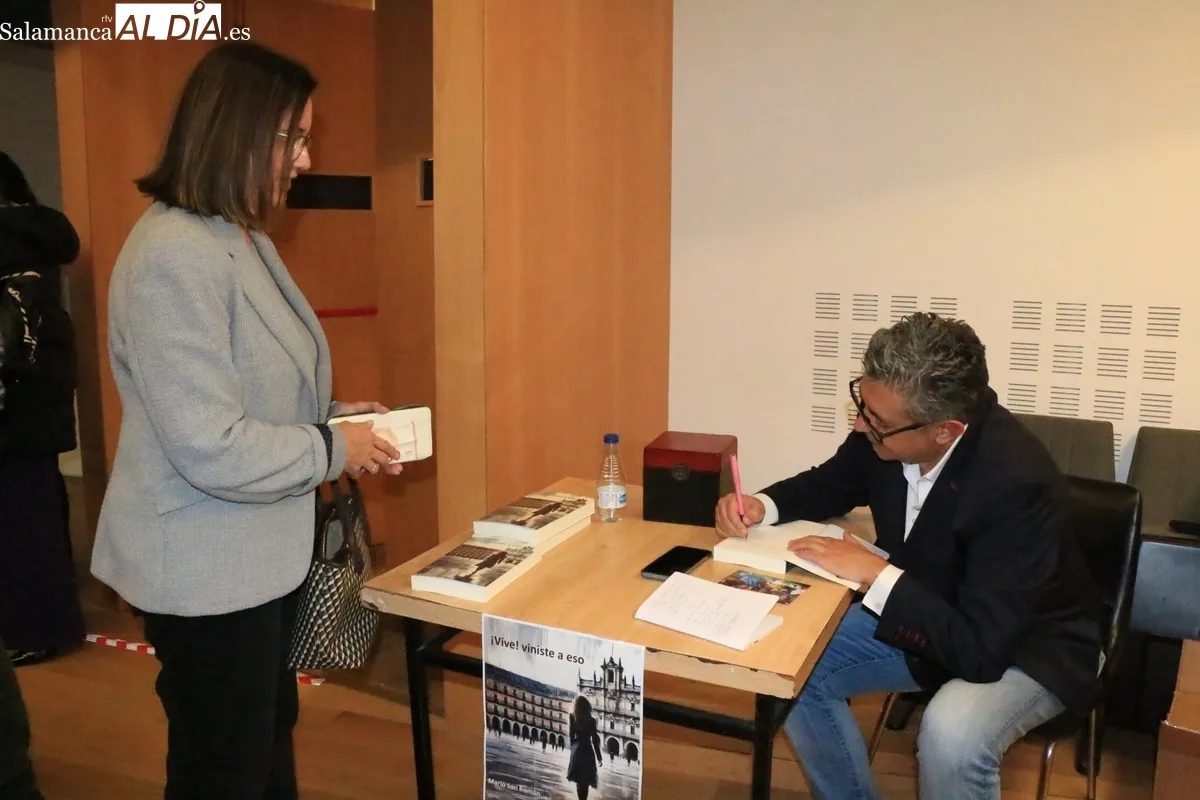 Presentación de '¡Vive! Viniste a eso' en Vitigudino / CORRAL 
