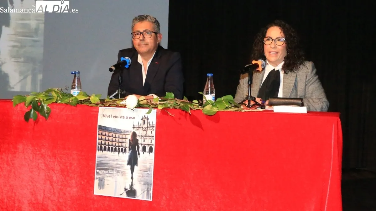 Presentación de '¡Vive! Viniste a eso' en Vitigudino / CORRAL 