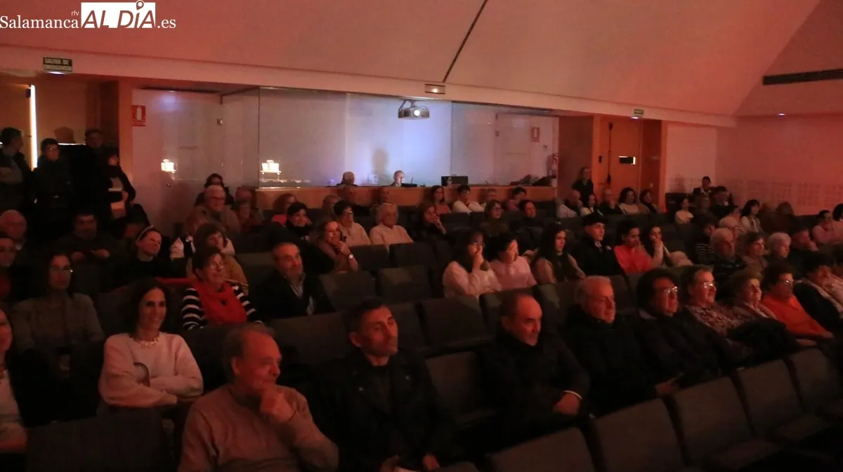 Presentación de '¡Vive! Viniste a eso' en Vitigudino / CORRAL 