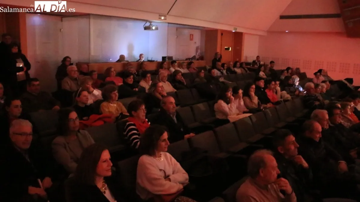 Presentación de '¡Vive! Viniste a eso' en Vitigudino / CORRAL 