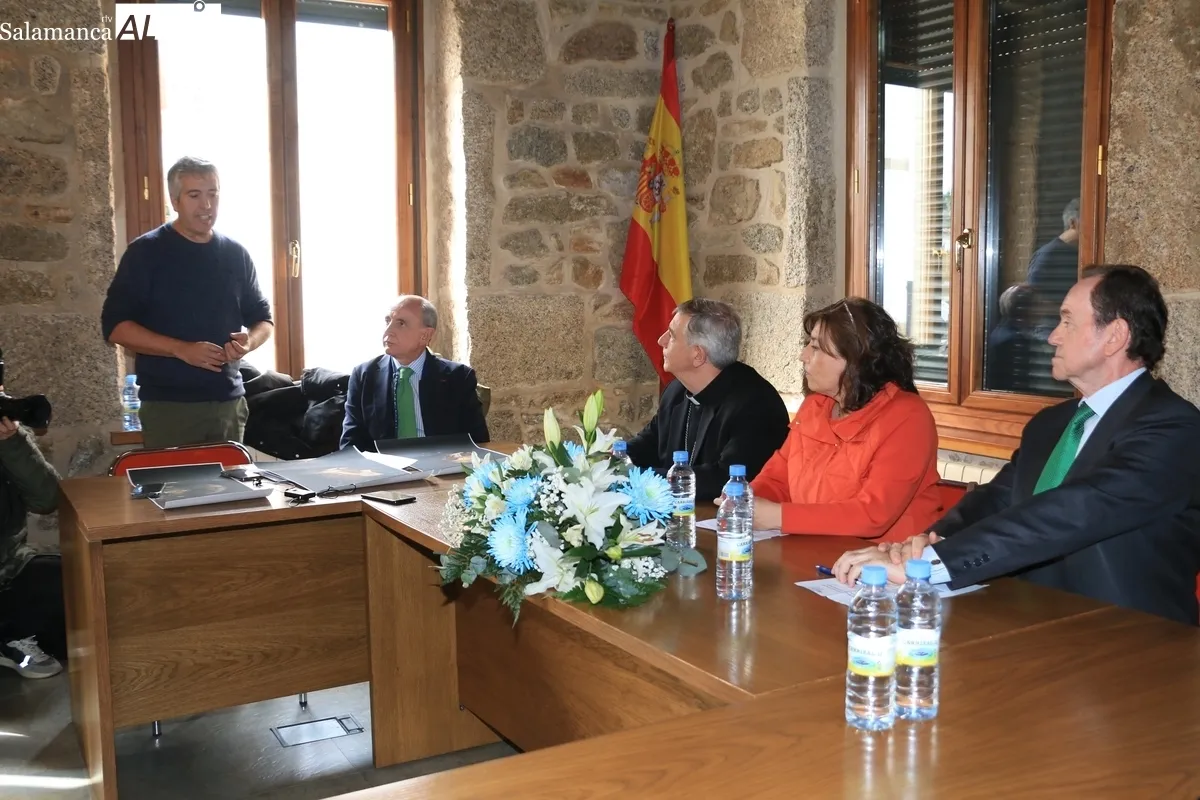 Rubricado el acuerdo entre Fundación Iberdrola, Diócesis civitatense y Ayuntamiento para iluminar la iglesia de Villavieja