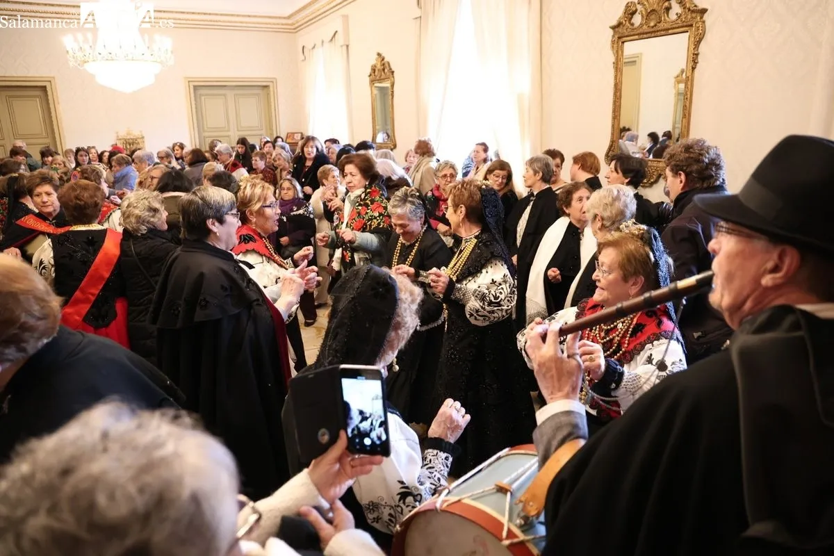 Fiesta de las Águedas en el Ayuntamiento de Salamanca. Foto de David Sañudo