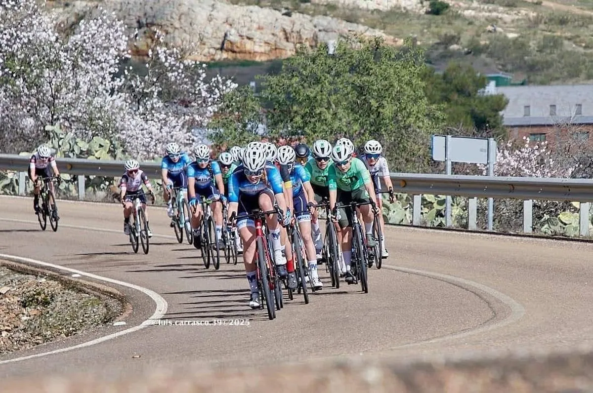 El Mirat Team domina en la Vuelta a Extremadura Junior y Cadete Femenina