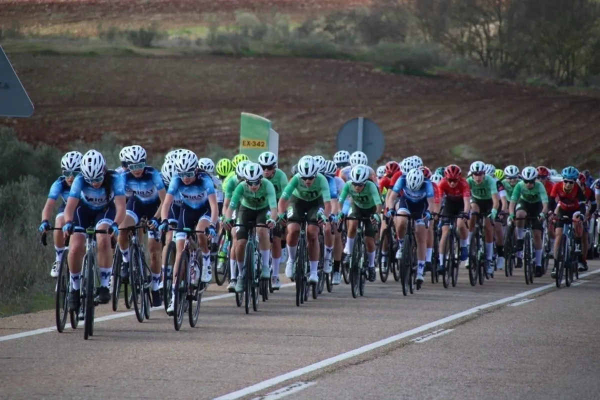 El Mirat Team domina en la Vuelta a Extremadura Junior y Cadete Femenina