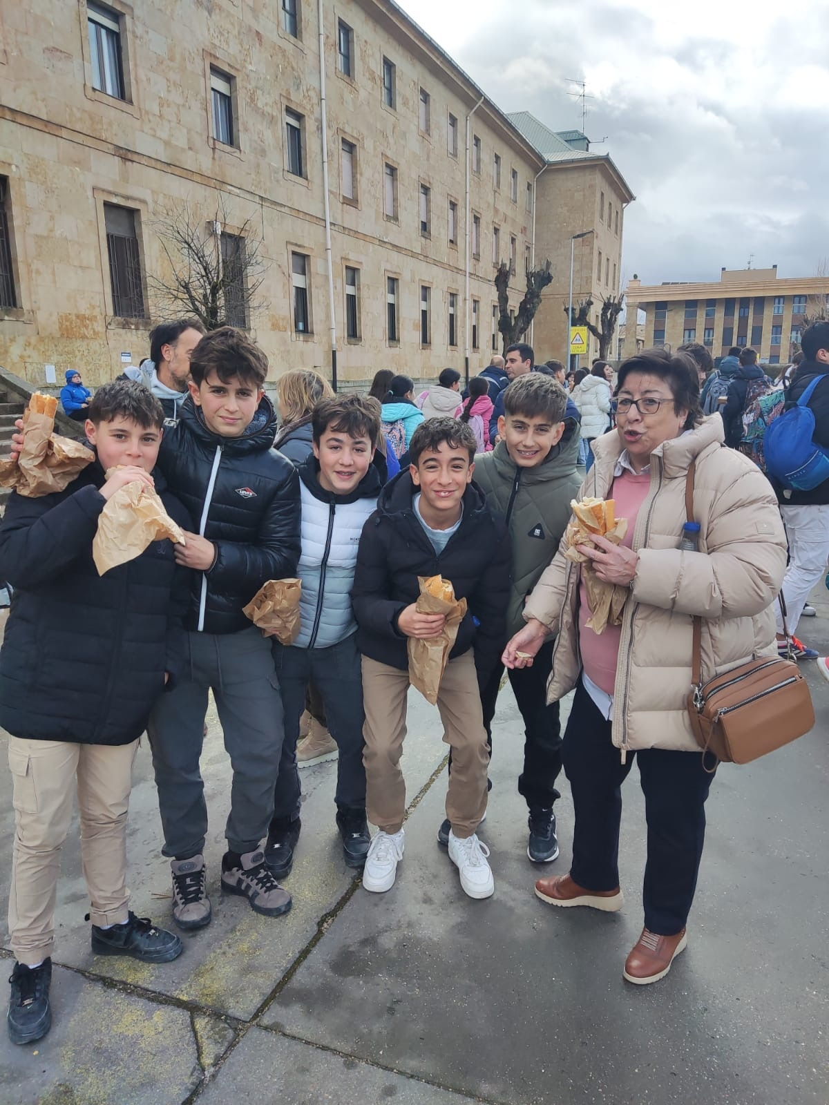 Operación Bocata en el Colegio San Agustín