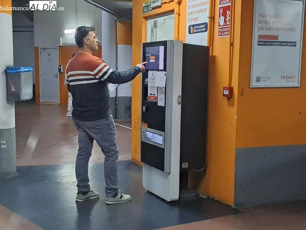 Presentación de  la campaña ’30 minutos de parking gratis' de cara a impulsar las compras en el comercio local, facilitando el aparcamiento en el centro. Foto de David Domínguez