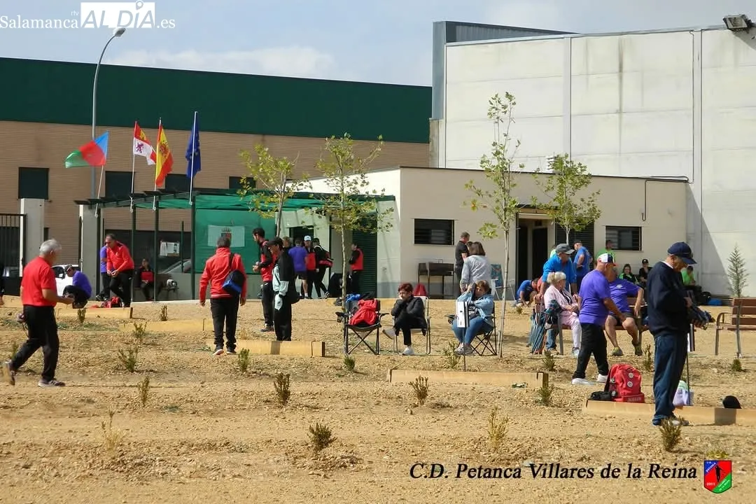 Pistas de petanca en Villares de la Reina | Fotos cedidas por el Club Deportivo Petanca Villares de la Reina