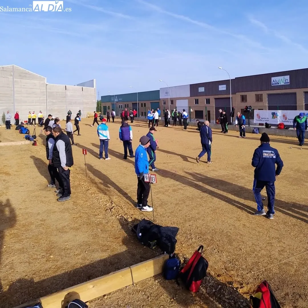 Pistas de petanca en Villares de la Reina | Fotos cedidas por el Club Deportivo Petanca Villares de la Reina