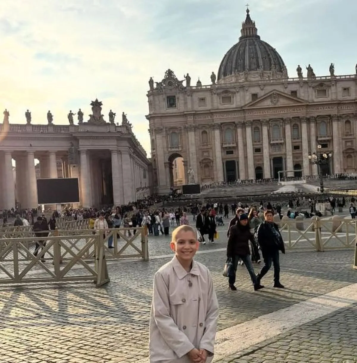 Visita de M4ría, la Princesa Guerrera Futbolera salmantina, al Vaticano para ver al Papa Francisco. Foto Instagram mariacmfutbolera