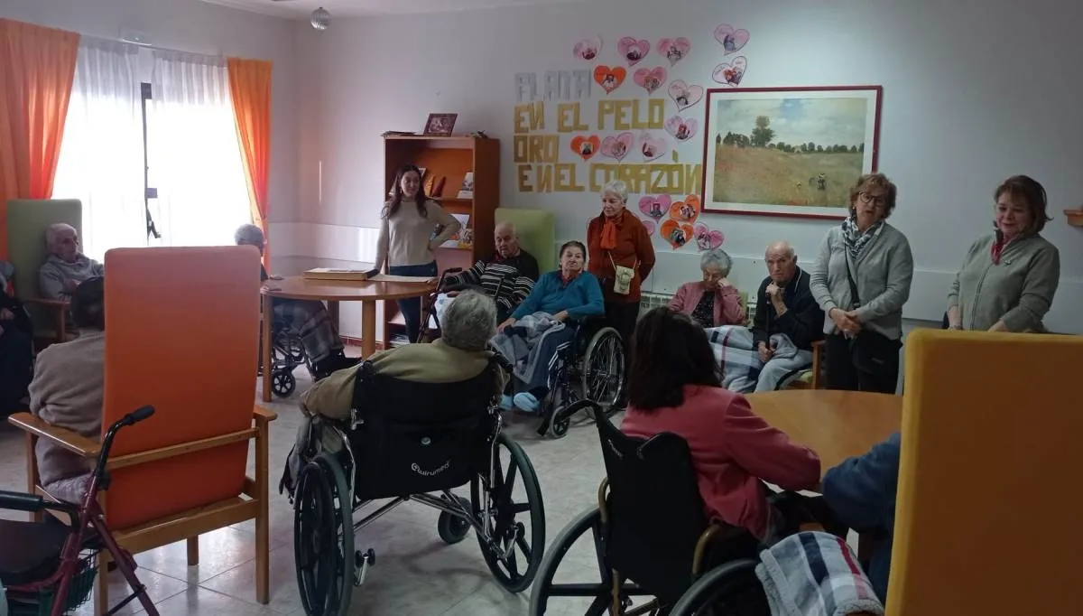 Foto 2 - Los Voluntarios de la Palabra visitan la Residencia de El Sah&uacute;go