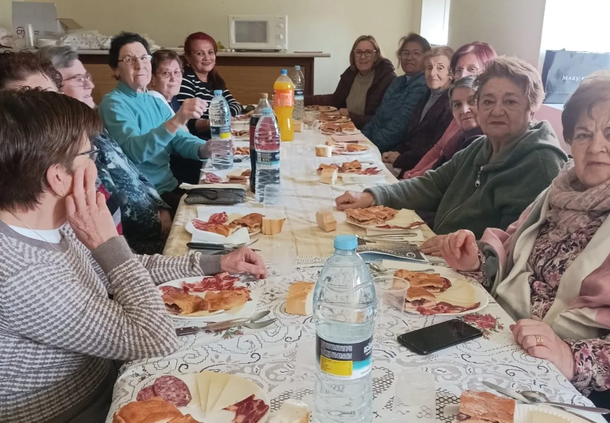 Foto 3 - Las &aacute;guedas de Bermellar celebran la fiesta con una comida de hermandad