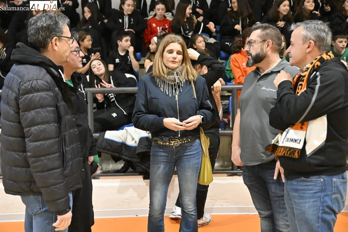 Foto 6 - Cerca de 240 jugadores de 11 equipos del BM Salamanca se presentan en familia en el R&iacute;o Tormes (GALER&Iacute;A DE FOTOS)