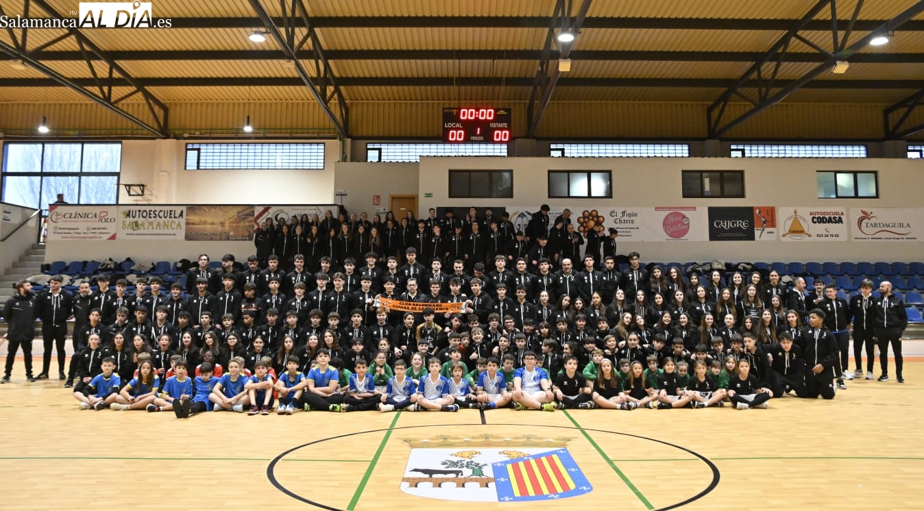 Cerca de 240 jugadores del BM Salamanca se presentan en familia en el Río Tormes (GALERÍA DE FOTOS)