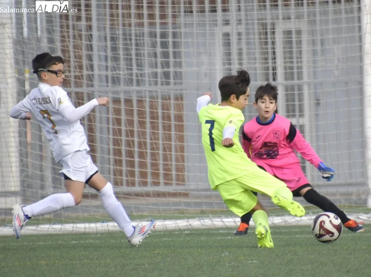 Foto 10 - Nueva jornada de f&uacute;tbol base en Salamanca con m&aacute;xima emoci&oacute;n (GALER&Iacute;A DE FOTOS)