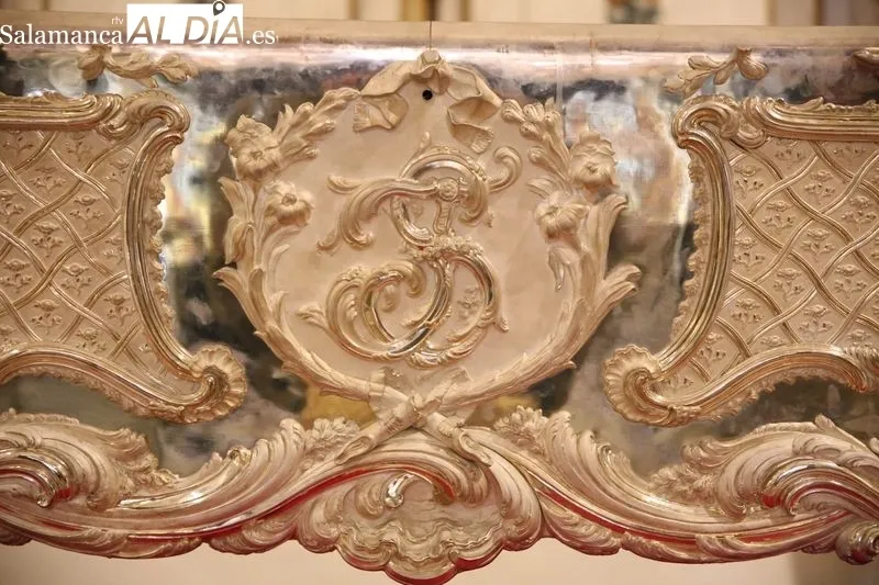 Foto 14 - Santa Teresa de Jes&uacute;s: su urna de plata, obra maestra del siglo XVIII, en veneraci&oacute;n p&uacute;blica