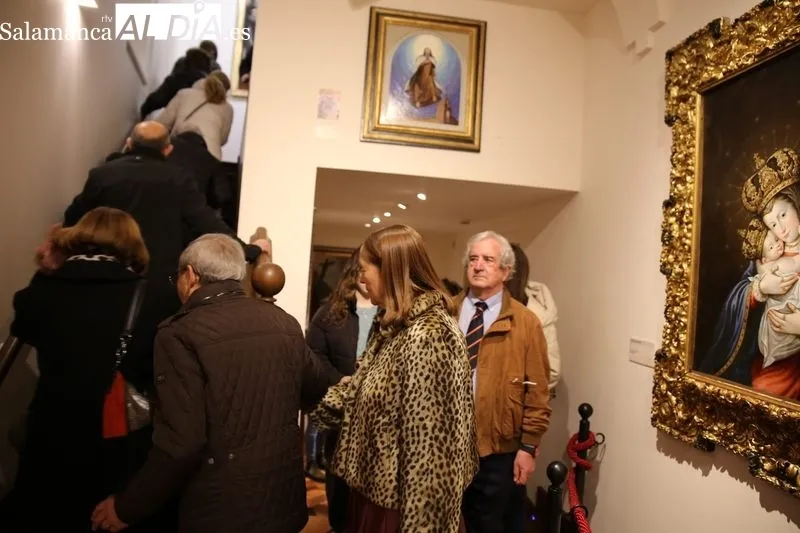 Foto 11 - Santa Teresa de Jes&uacute;s: su urna de plata, obra maestra del siglo XVIII, en veneraci&oacute;n p&uacute;blica
