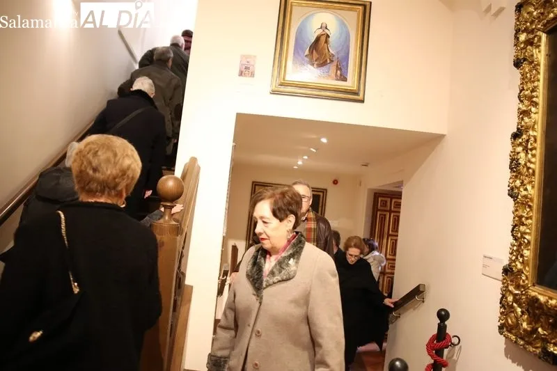 Foto 6 - Santa Teresa de Jes&uacute;s: su urna de plata, obra maestra del siglo XVIII, en veneraci&oacute;n p&uacute;blica