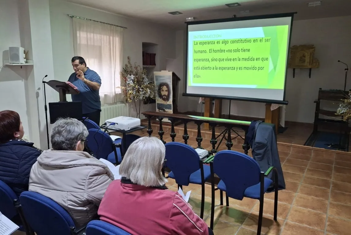 Foto 2 - Villar de Ciervo alberga un encuentro de formaci&oacute;n del Arciprestazgo de Arga&ntilde;&aacute;n