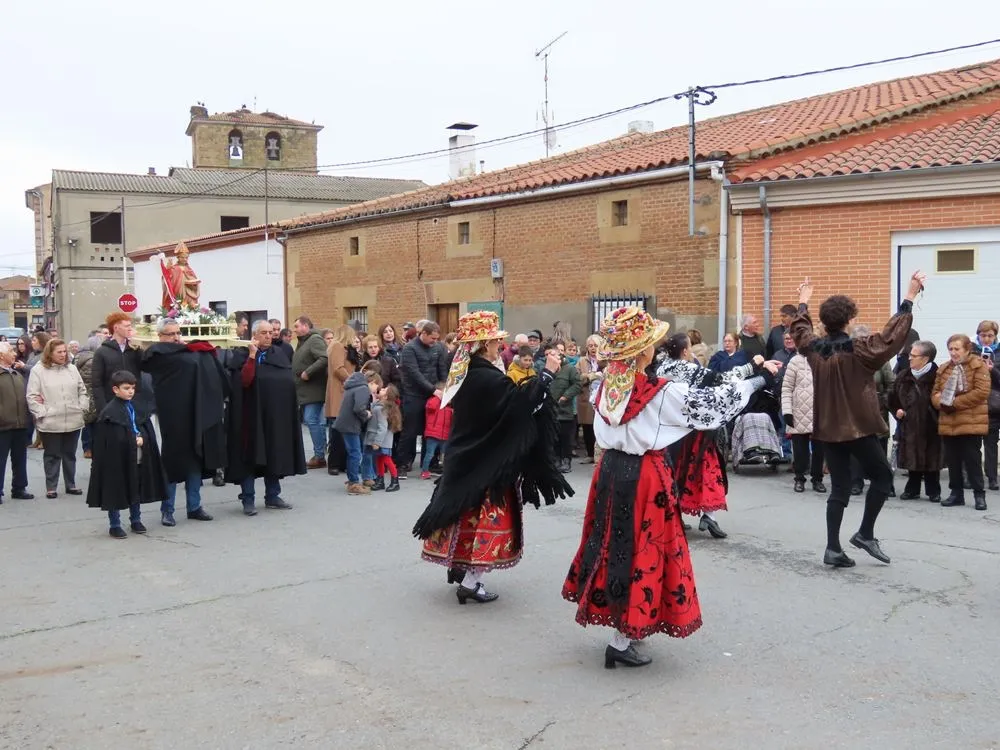 Foto 2 - Babilafuente despide en las calles y de manera masiva sus fiestas de San Blas