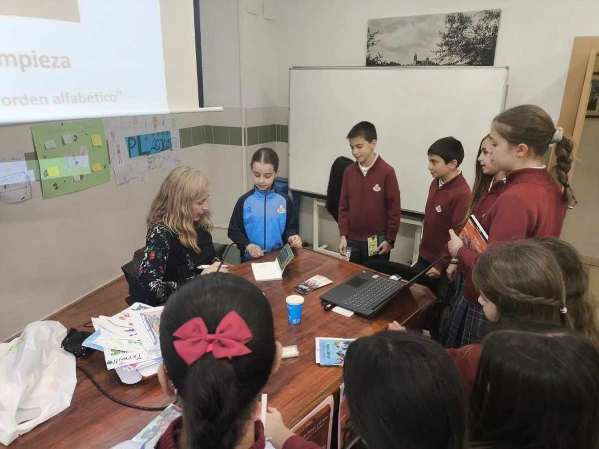 Encuentro de los alumnos del colegio San Juan Bosco con la escritora Beatriz Osés