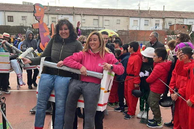 Foto 6 - Multitudinaria y sorprendente fiesta de carnaval en el colegio La Encarnaci&oacute;n