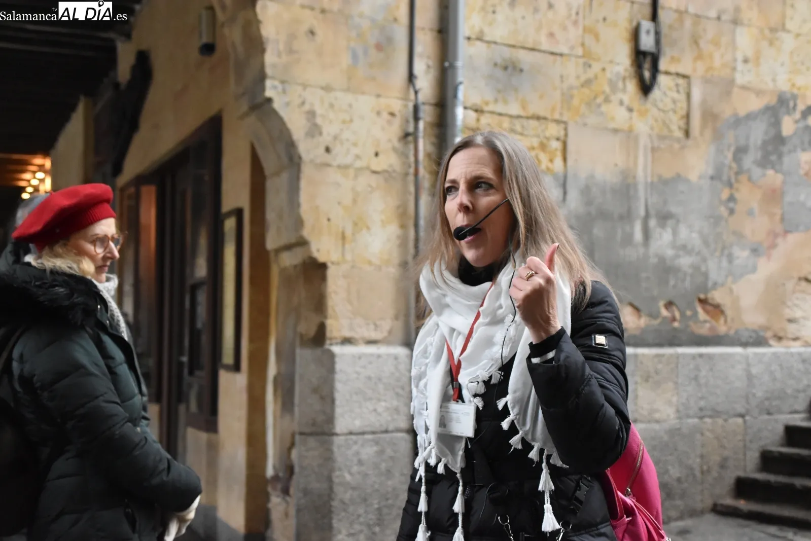Beatriz Jorge en una de las visitas guiadas en Salamanca | Fotos: Toni Sánchez