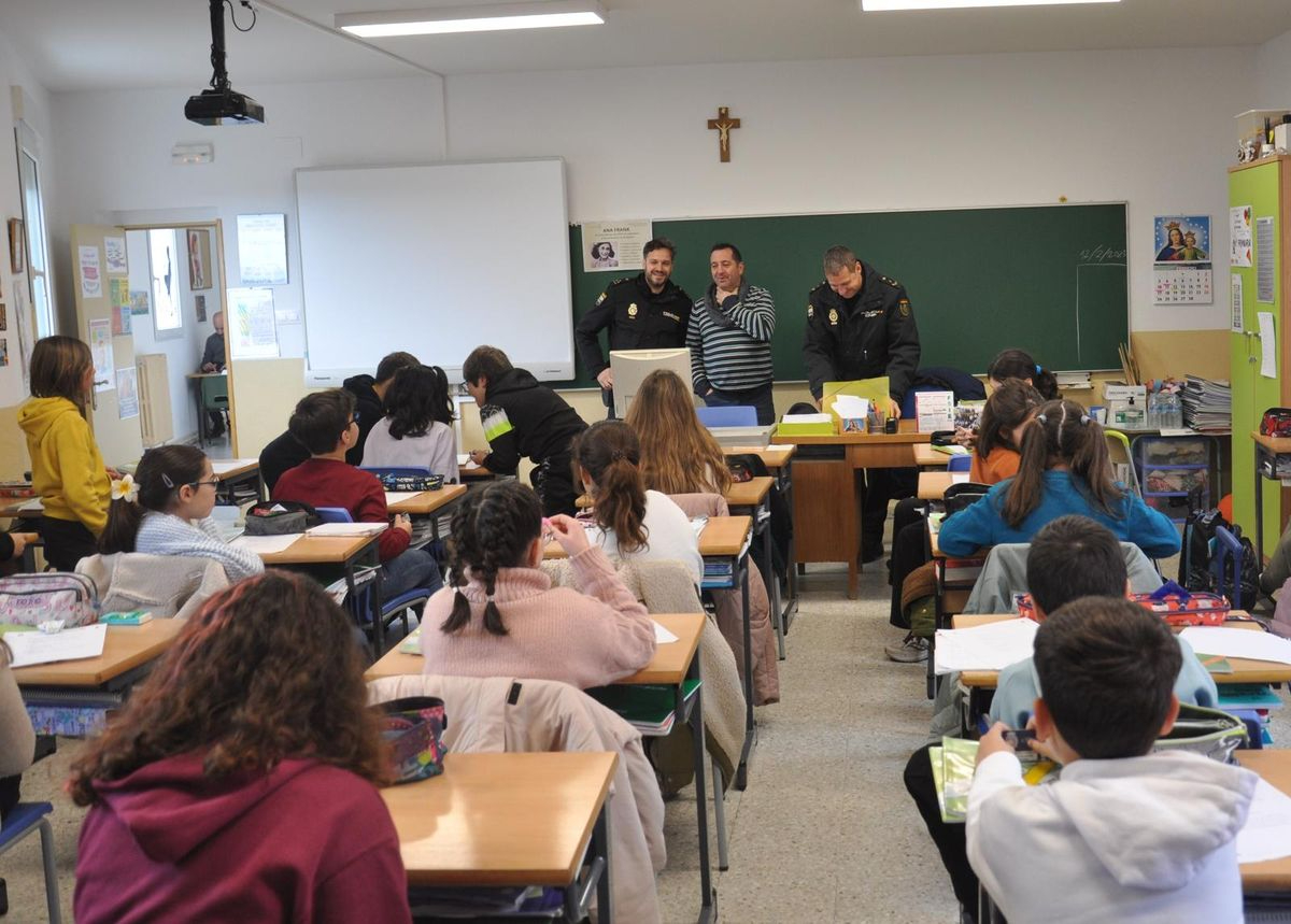 La Policía Nacional forma a escolares de Béjar como Ciberexpert@s para navegar seguros en Internet