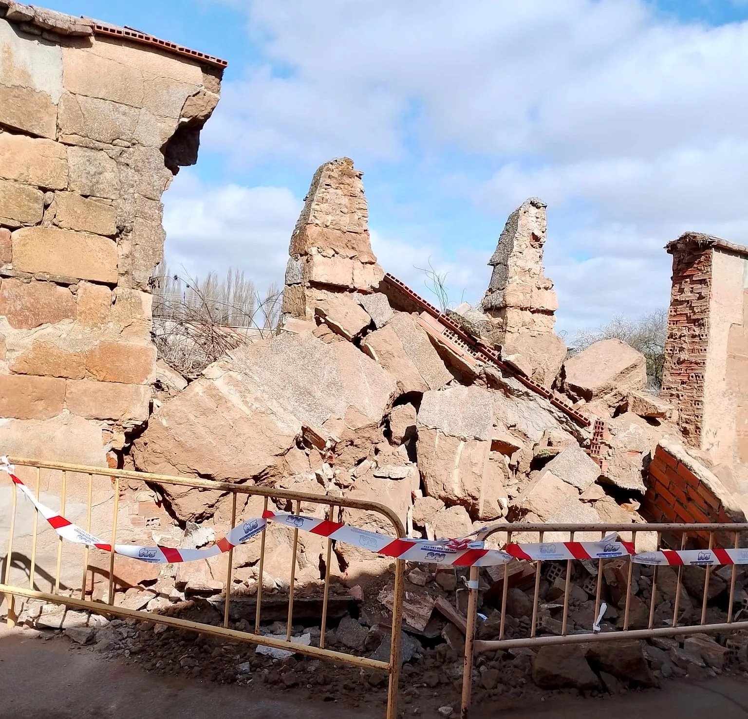 Derrumbe de uno de los muros del Monasterio Santa María la Alta de Villoruela