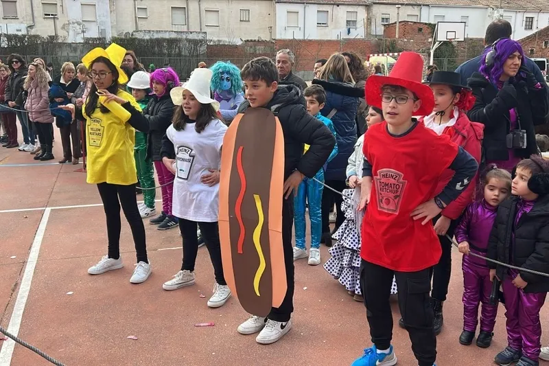 Foto 5 - Multitudinaria y sorprendente fiesta de carnaval en el colegio La Encarnaci&oacute;n