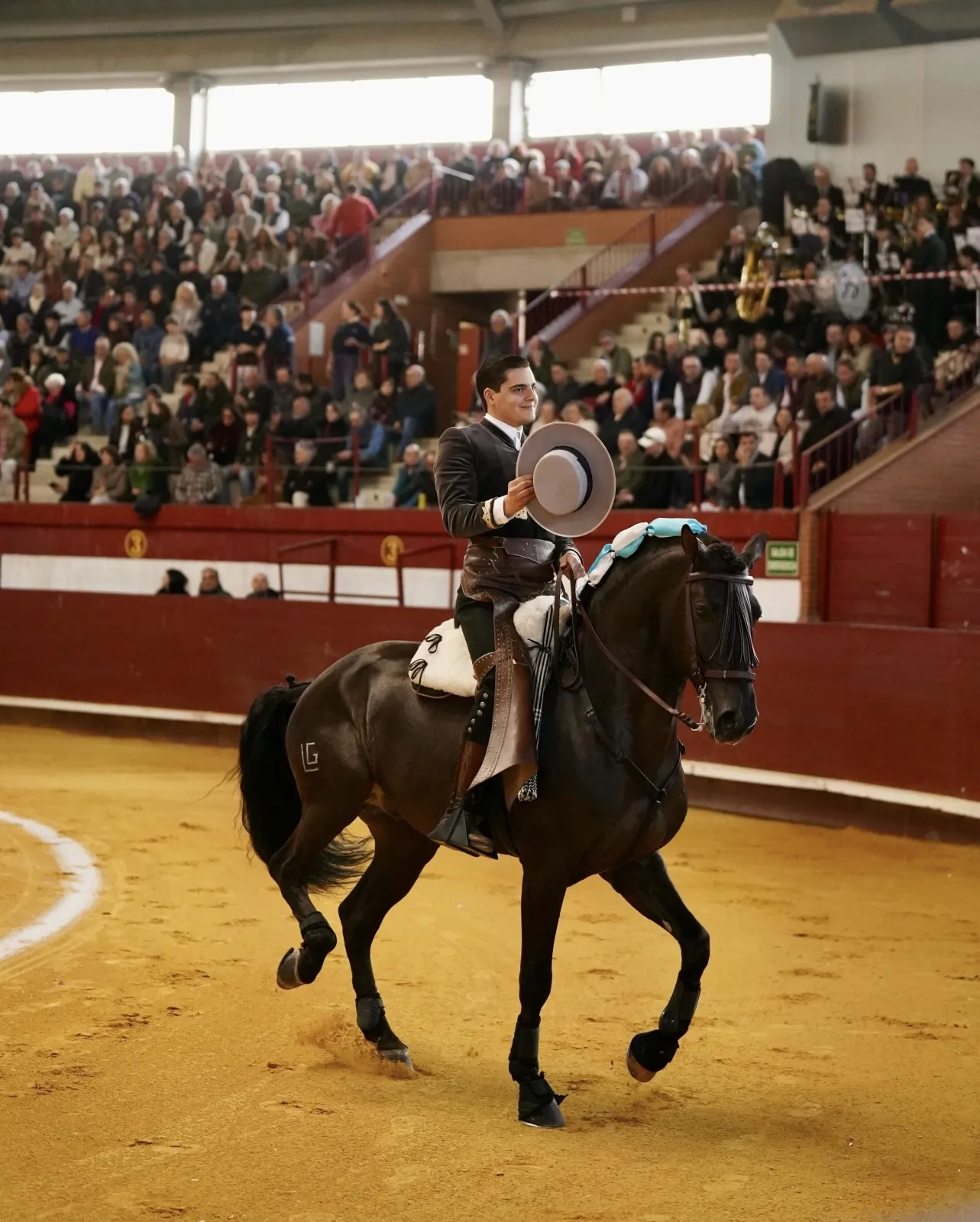 Foto 2 - Sergio P&eacute;rez de Gregorio arranca temporada con gran brillo y su primera oreja en La Flecha