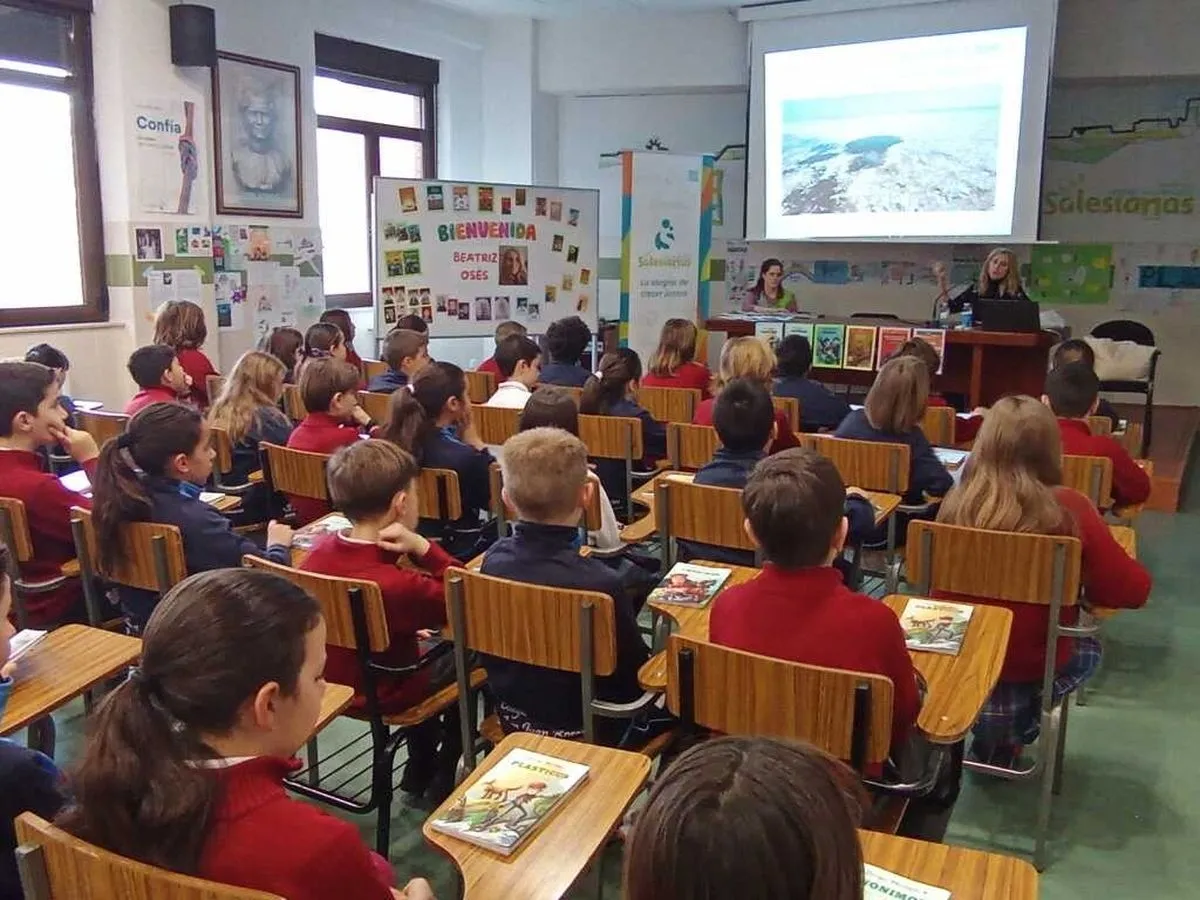 Encuentro de los alumnos del colegio San Juan Bosco con la escritora Beatriz Osés
