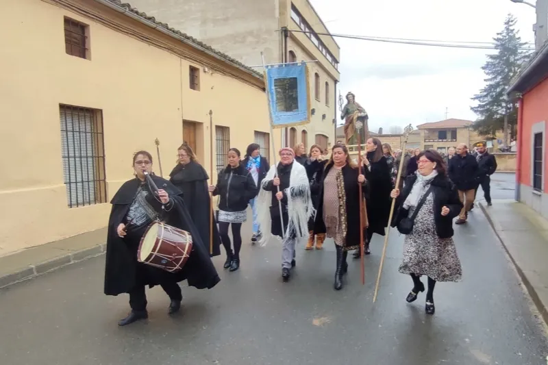 Las Águedas de Babilafuente celebraban su tradicional procesión