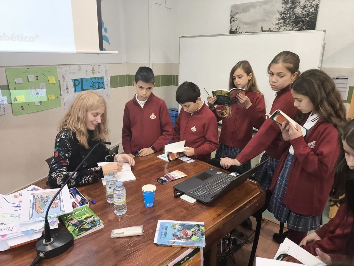 Encuentro de los alumnos del colegio San Juan Bosco con la escritora Beatriz Osés