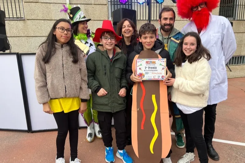 Foto 8 - Multitudinaria y sorprendente fiesta de carnaval en el colegio La Encarnaci&oacute;n