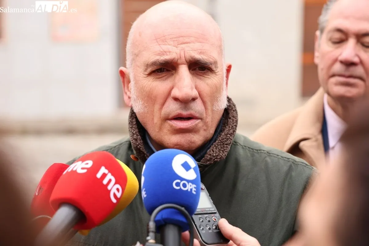 Presentación del nuevo crucero que recrea el anterior en la plaza de Carvajal. Foto de David Sañudo