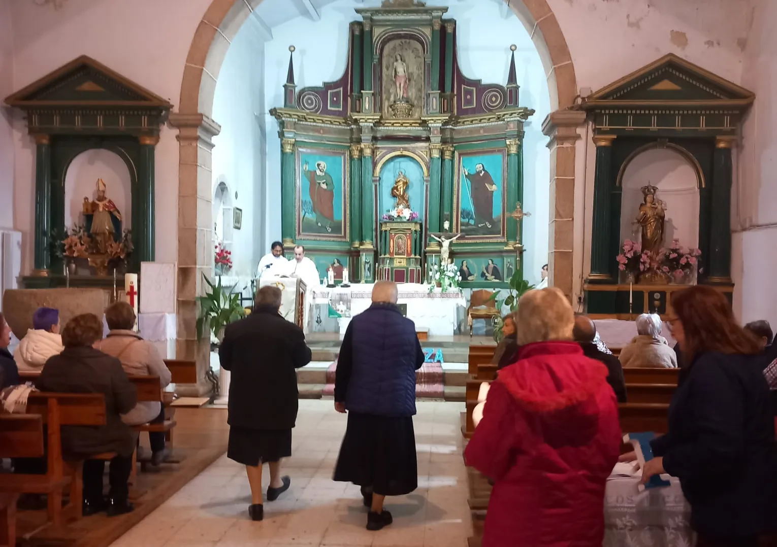 Foto 2 - Puebla de Azaba acoge la eucarist&iacute;a mensual por las vocaciones del Arciprestazgo de Arga&ntilde;&aacute;n