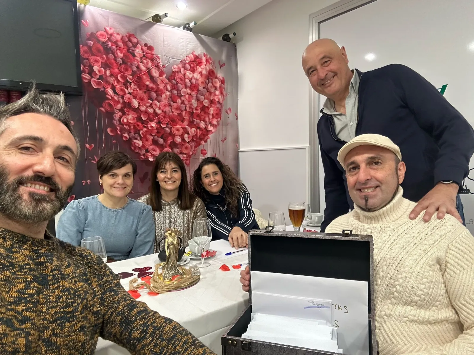 Foto 4 - El X Concurso de Poemas de San Valent&iacute;n de Los &Aacute;lamos corona a Paola Gonz&aacute;lez y Pilar Bl&aacute;zquez como ganadoras