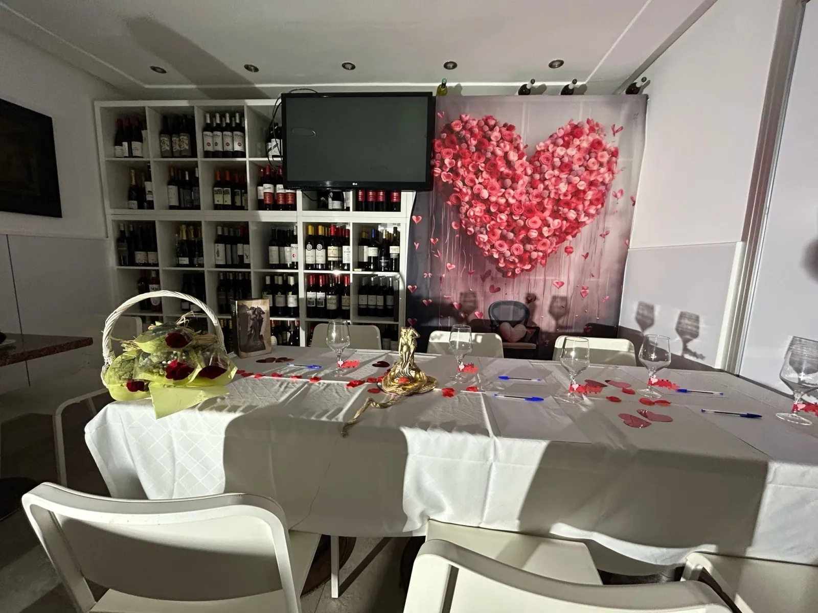 Foto 2 - El X Concurso de Poemas de San Valent&iacute;n de Los &Aacute;lamos corona a Paola Gonz&aacute;lez y Pilar Bl&aacute;zquez como ganadoras