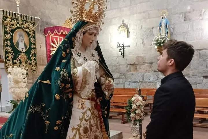 El salmantino Fernando Hernández Castilla frente a María Santísima de la Esperanza de Peñaranda de Bracamonte
