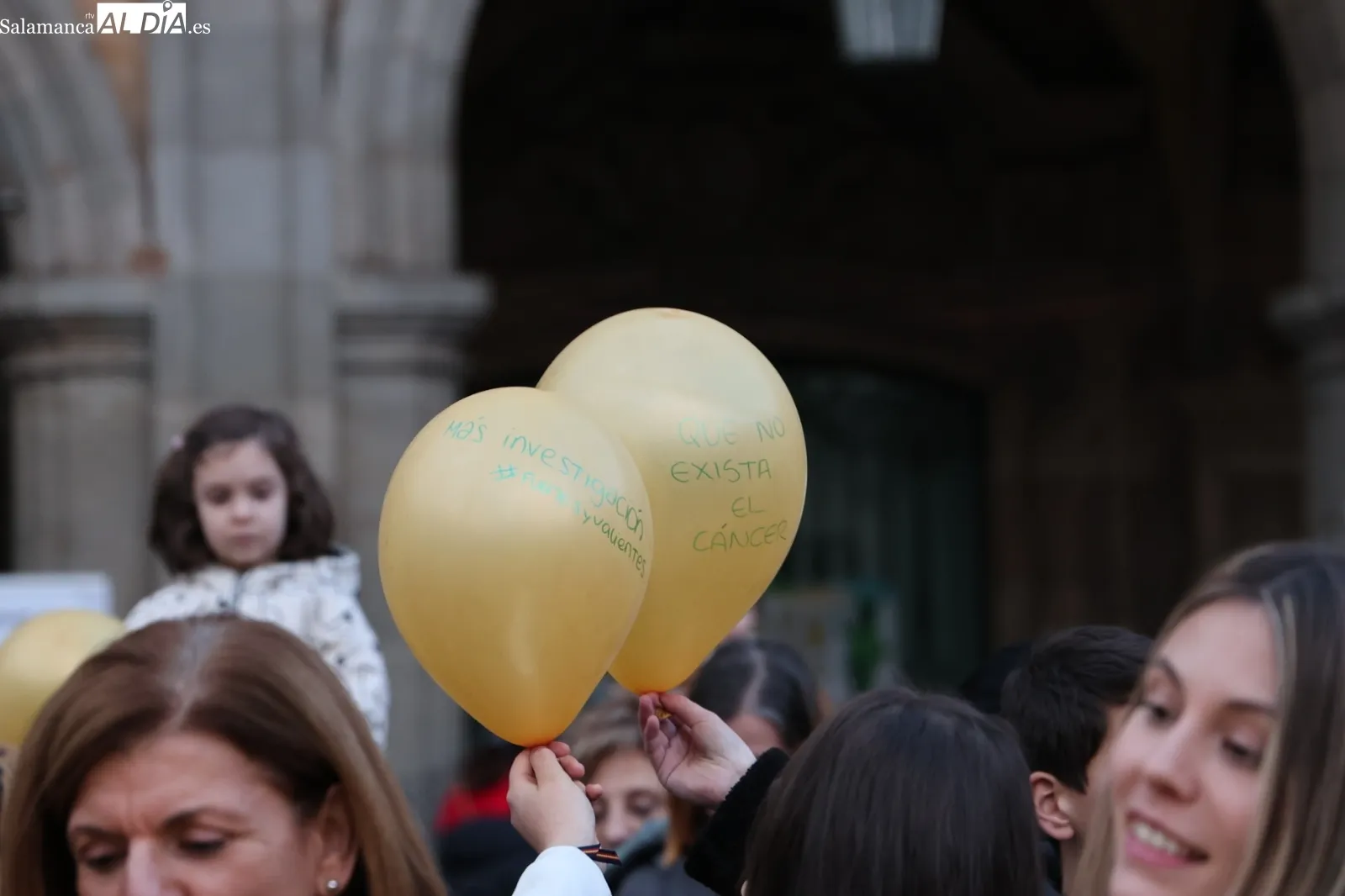 Suelta de globos en la Plaza Mayor de Salamanca | Fotos: David Sañudo
