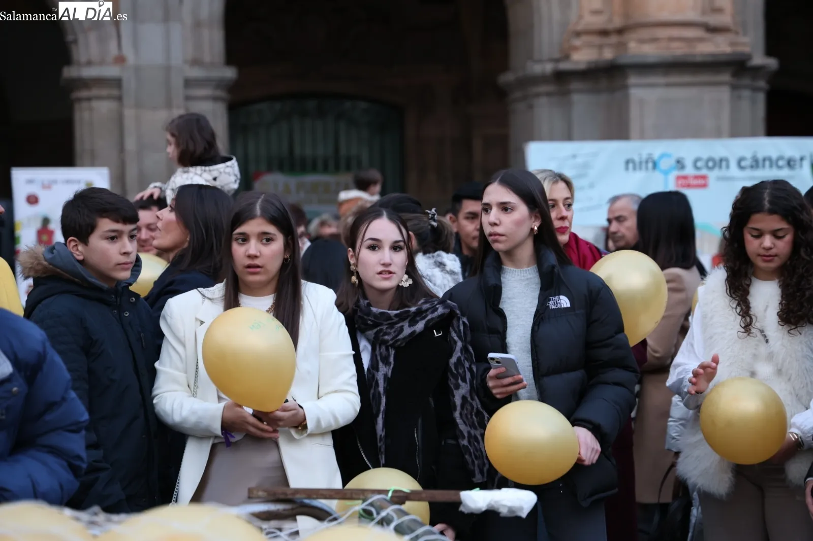 Suelta de globos en la Plaza Mayor de Salamanca | Fotos: David Sañudo