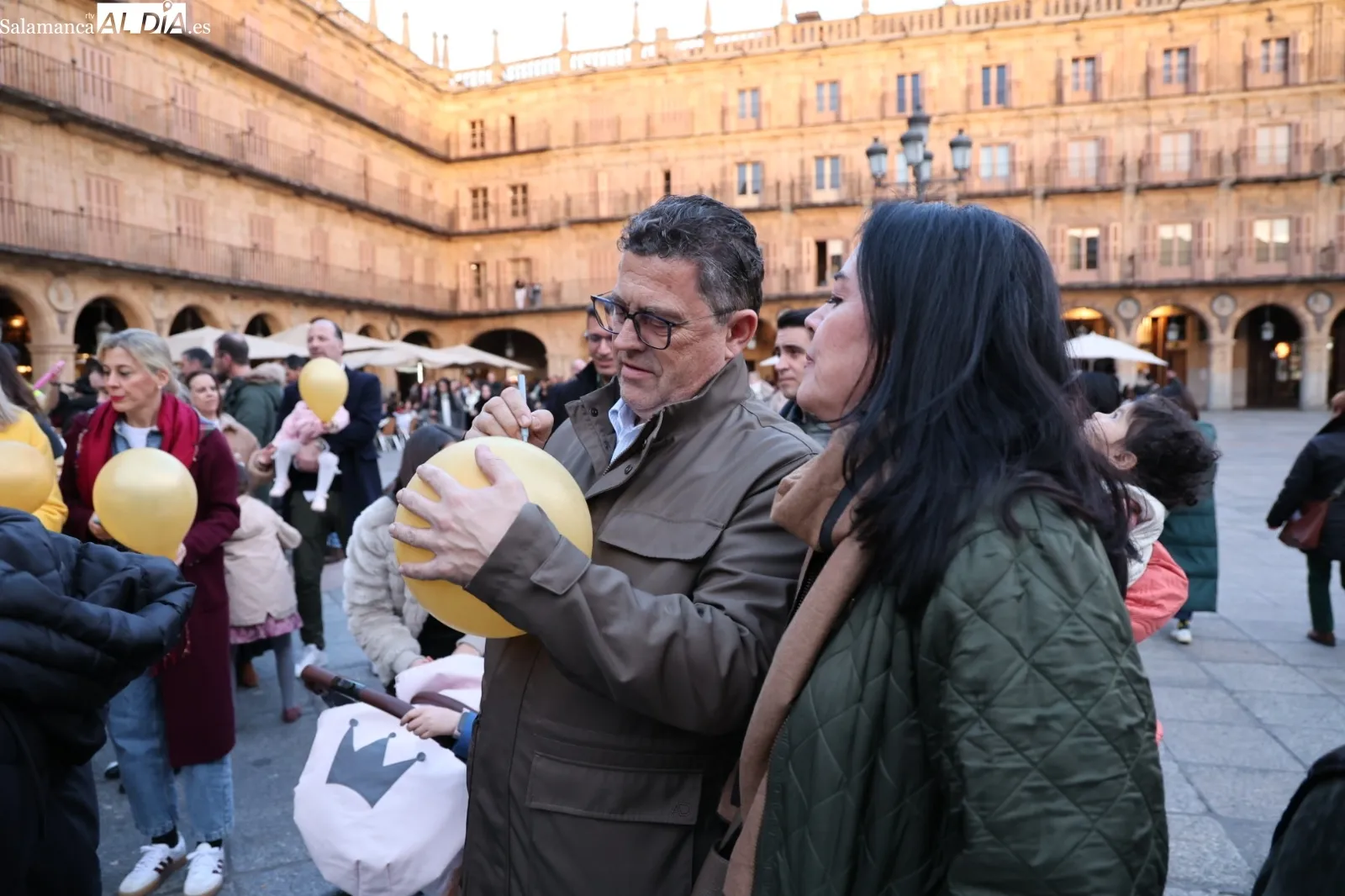 Suelta de globos en la Plaza Mayor de Salamanca | Fotos: David Sañudo