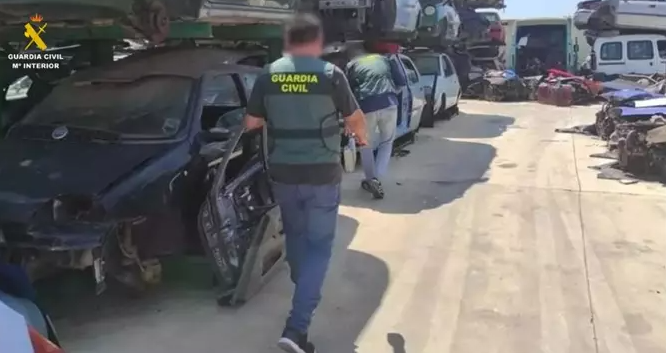 Imputadas 23 personas por liberar gases de aire acondicionado de vehículos en desgüace en Salamanca 